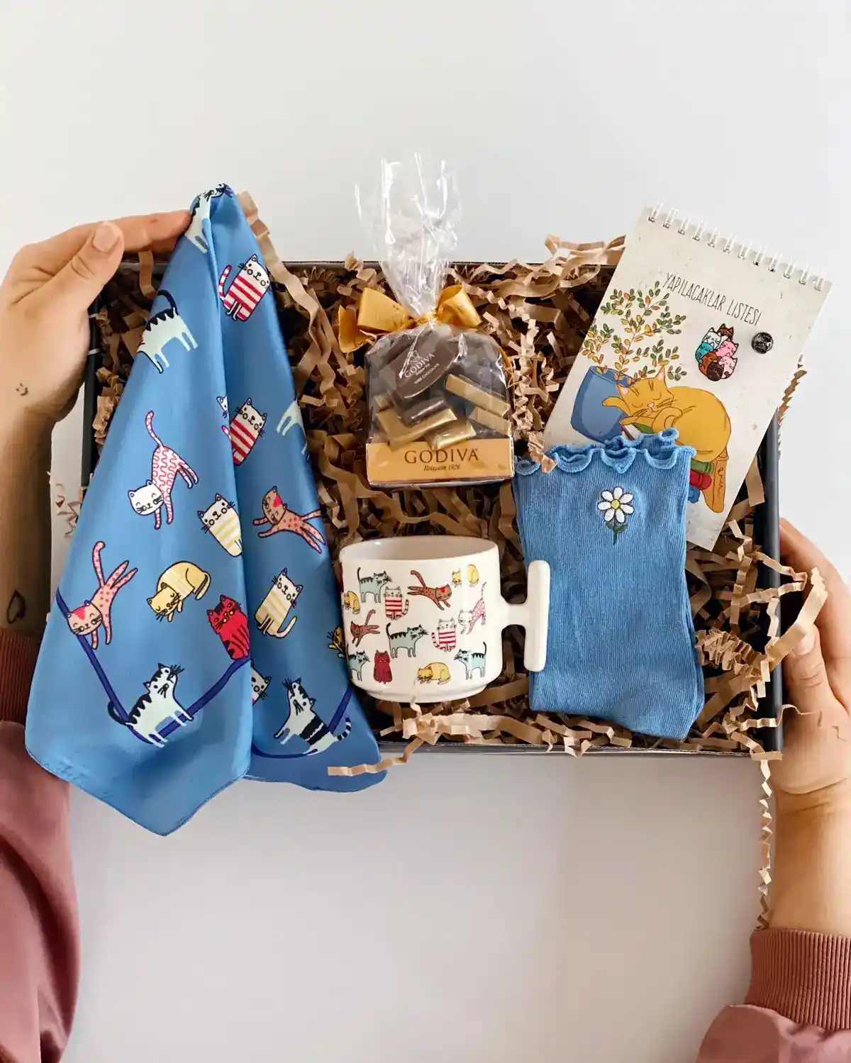 Kedili Hediyelerle Ev Dekorasyonunuza Şıklık Katmanın Yolları