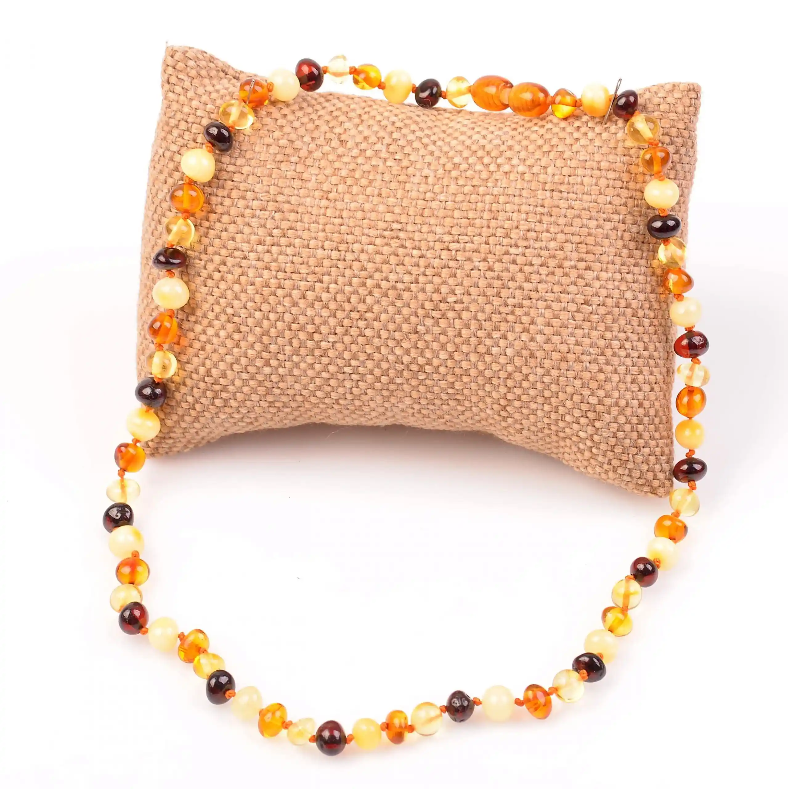 Kehribar Bebek Kolyesi: Doğal ve Şık Dekoratif Aksesuar ve Sağlık Faydaları