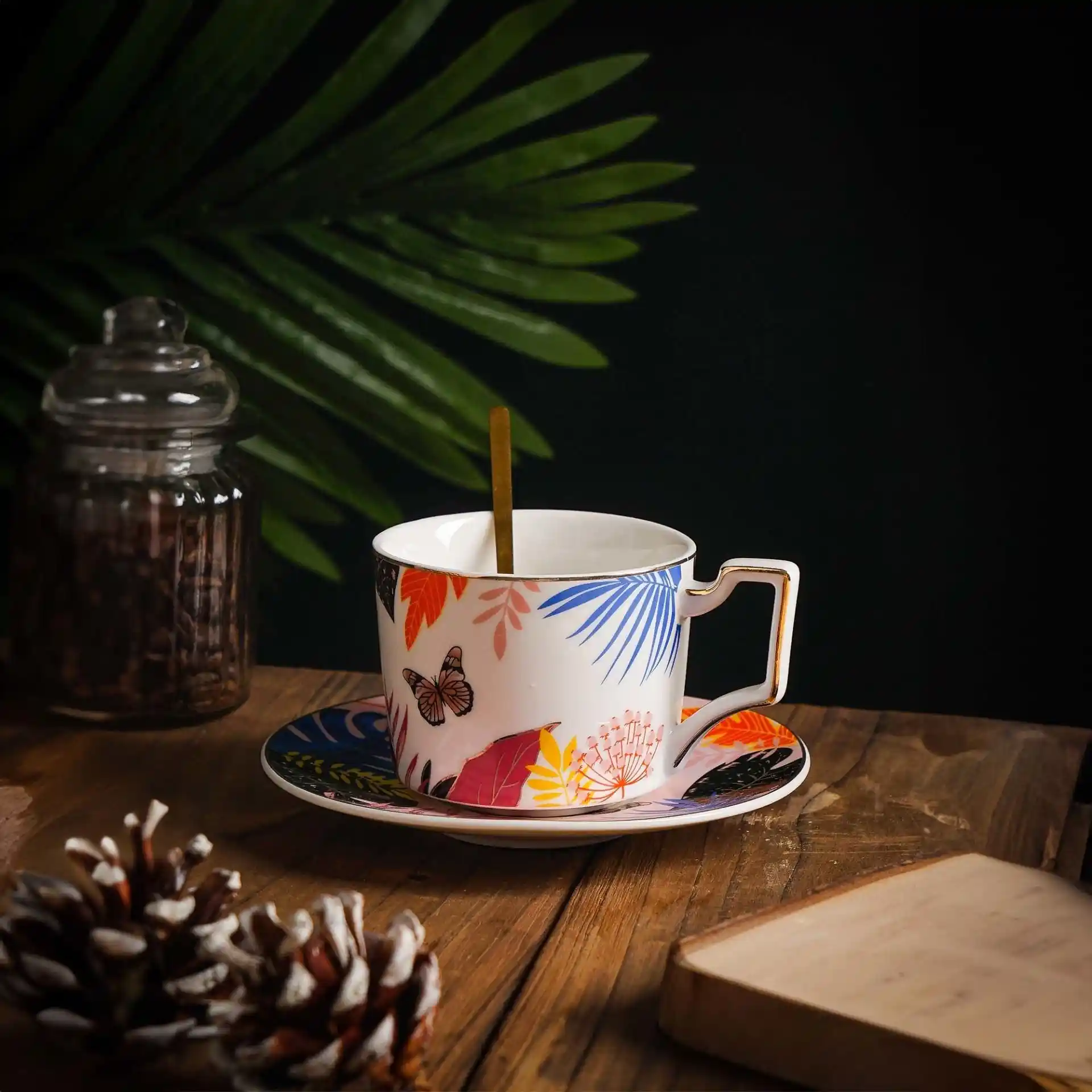 Kelebek Desenli Fincan Takımlarıyla Dekorasyonunuzu Zenginleştirin ve Şıklığı Yakalayın