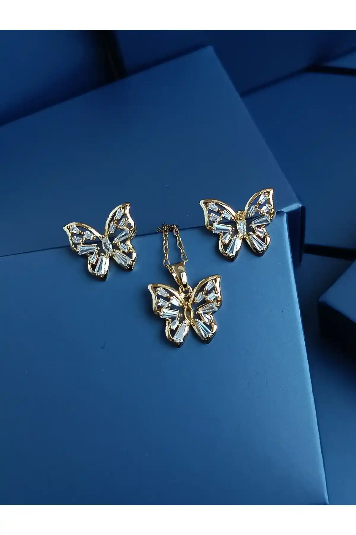 Kelebek Takı Motifleriyle Dekorasyonda Zarafet ve Anlam Yaratmanın Yolları