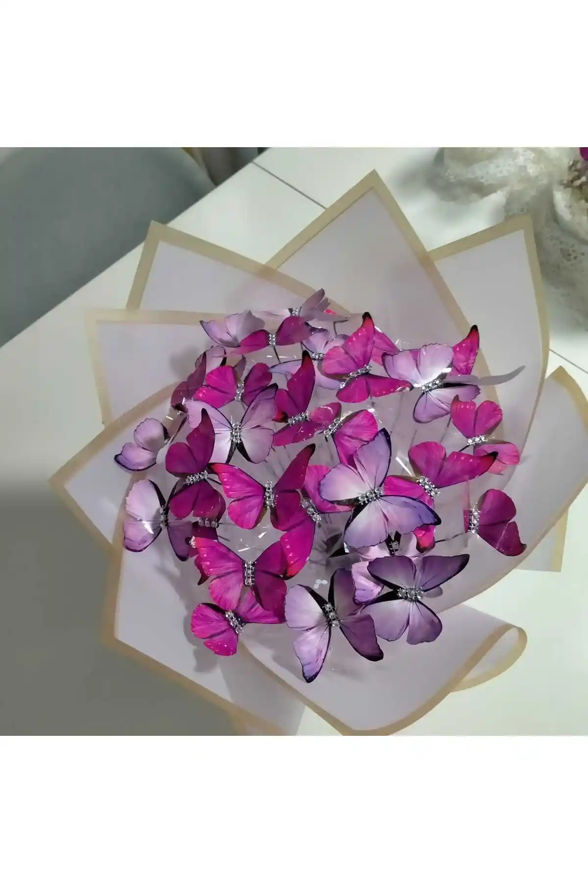 Kelebekli Çiçek Buketi Işıklı Dekorasyon Trendleriyle Ev Dekorasyonunuzu Yenileyin