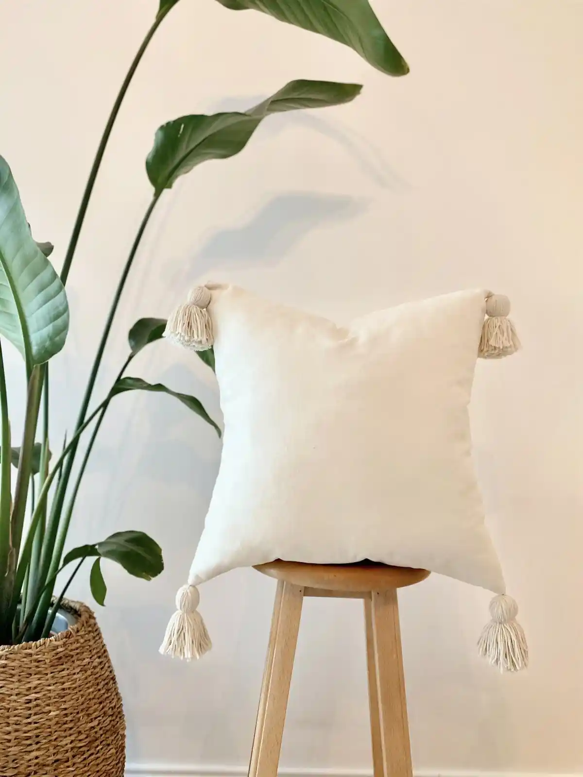 Keten Yastık Kılıfı ile Dekorasyonda Şıklık ve Konforu Bir Arada Yakalayın