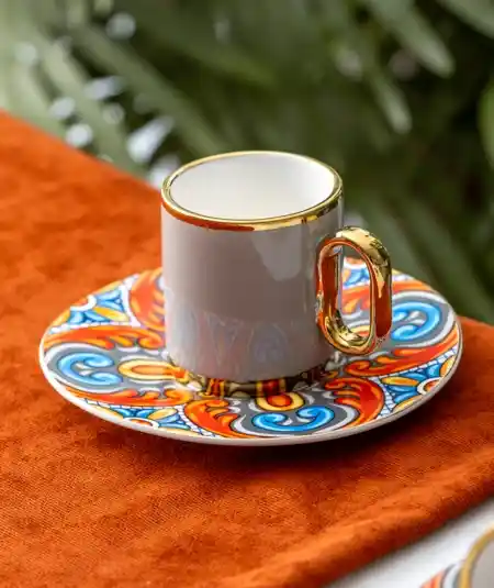 Kıbrıs Desenli Kahve Fincanı ile Dekorasyonda Zarafet ve Kültürel Dokunuşlar
