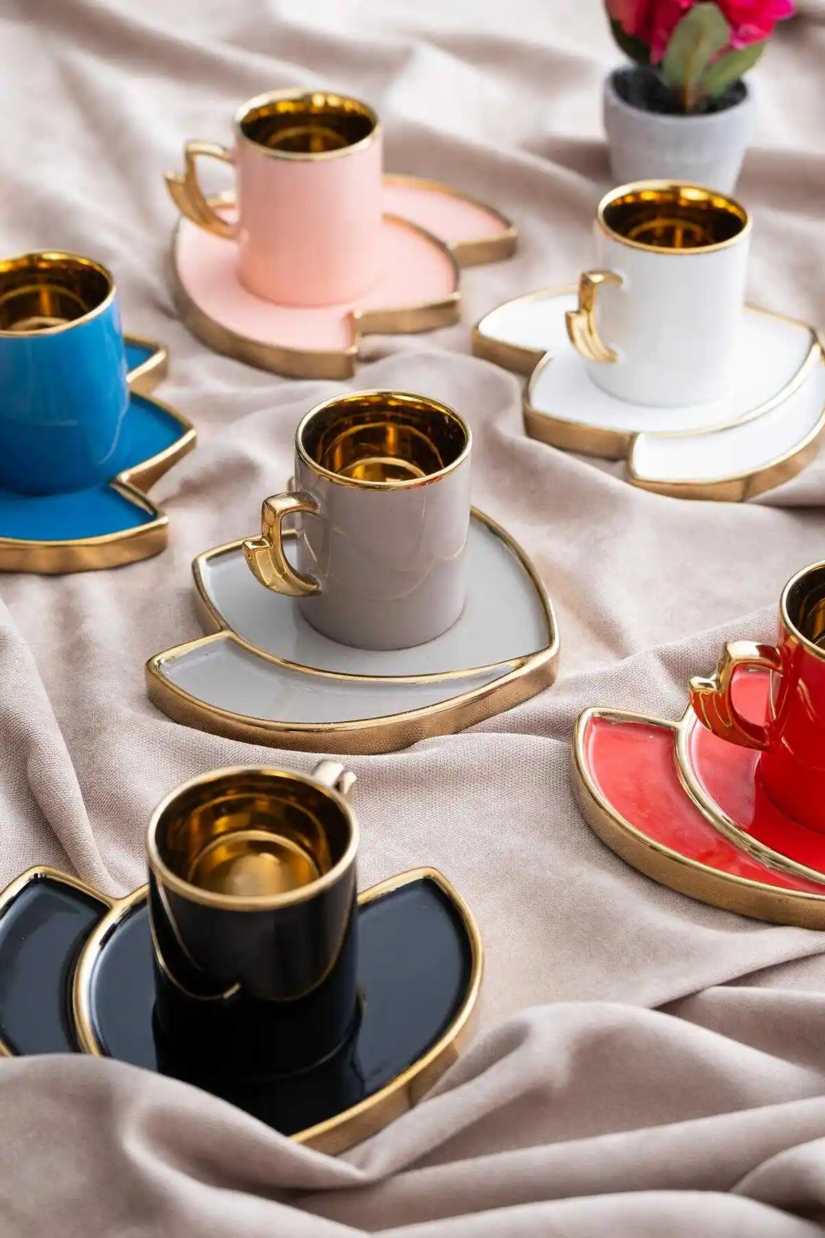 Kıbrıs Fincanı ile Dekorasyonda Şıklık ve Anlam Yaratma Yöntemleri