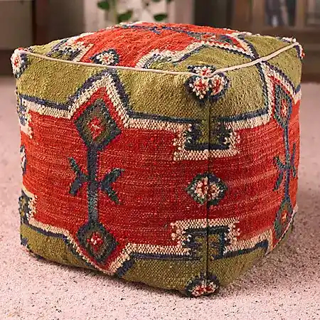 Kilim Puf Dekorasyonda Şıklık ve Fonksiyonelliğin En Güzel Buluşması