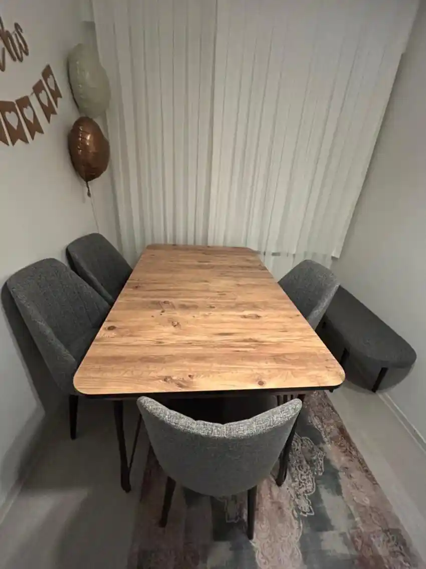 Kilim ve Yemek Masası Dekorasyonunda Sıcaklık ve Zarafetin Uyumuyla Mekânları Güzelleştirme