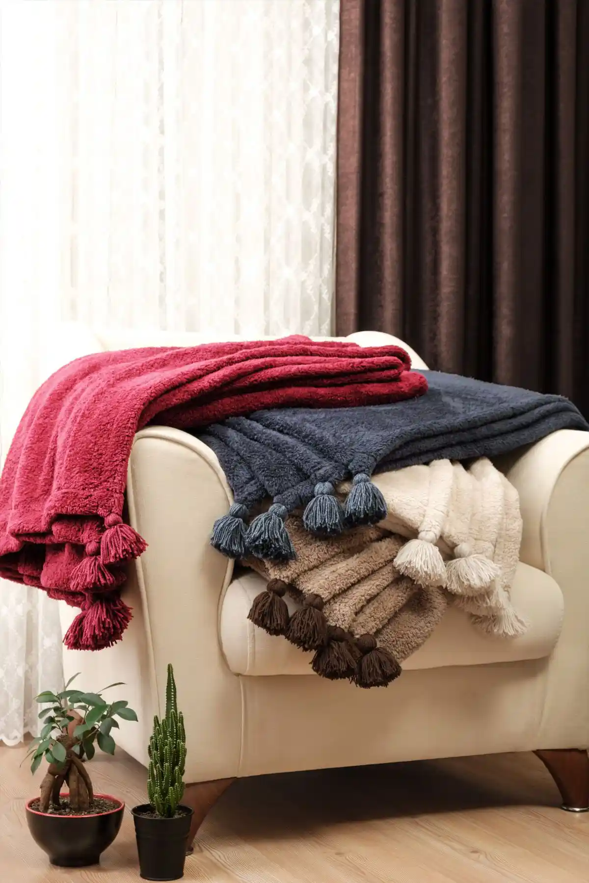 Kiremit Rengi Battaniye ile Dekorasyonda Sıcaklık ve Şıklık Yaratma İpuçları