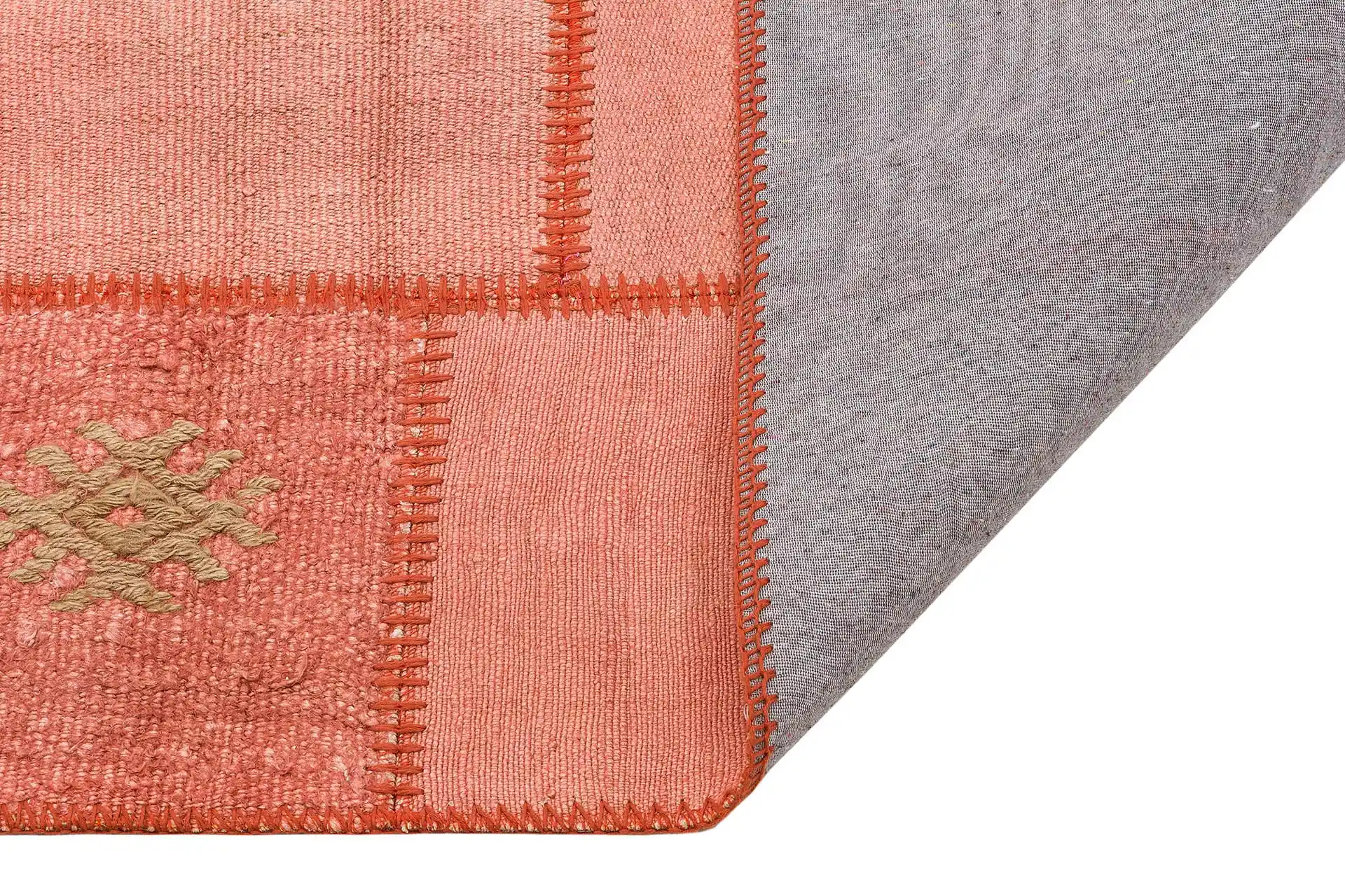 Kiremit Rengi Kilim ile Dekorasyonda Sıcak ve Şık Dokunuşlar