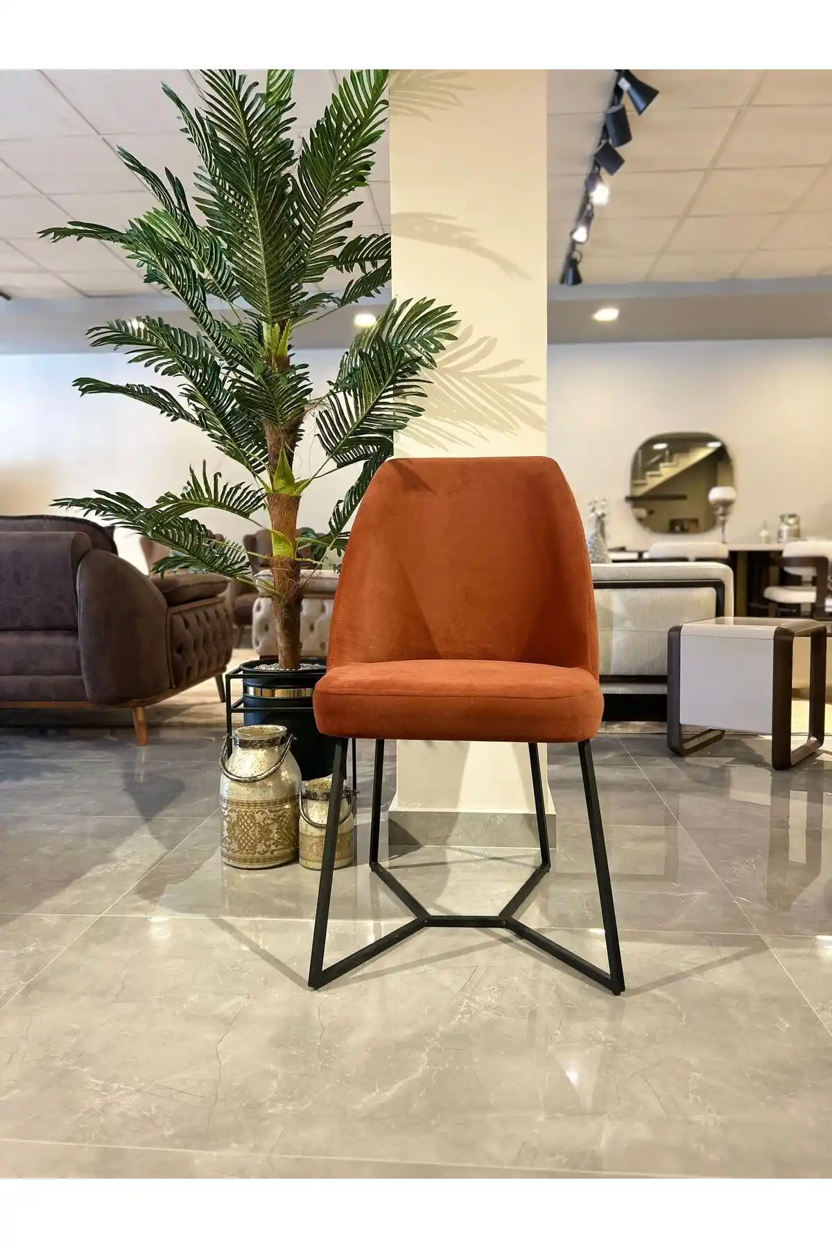 Kiremit Rengi Sandalyeler ile Dekorasyonunuza Sıcaklık ve Zarafet Katın