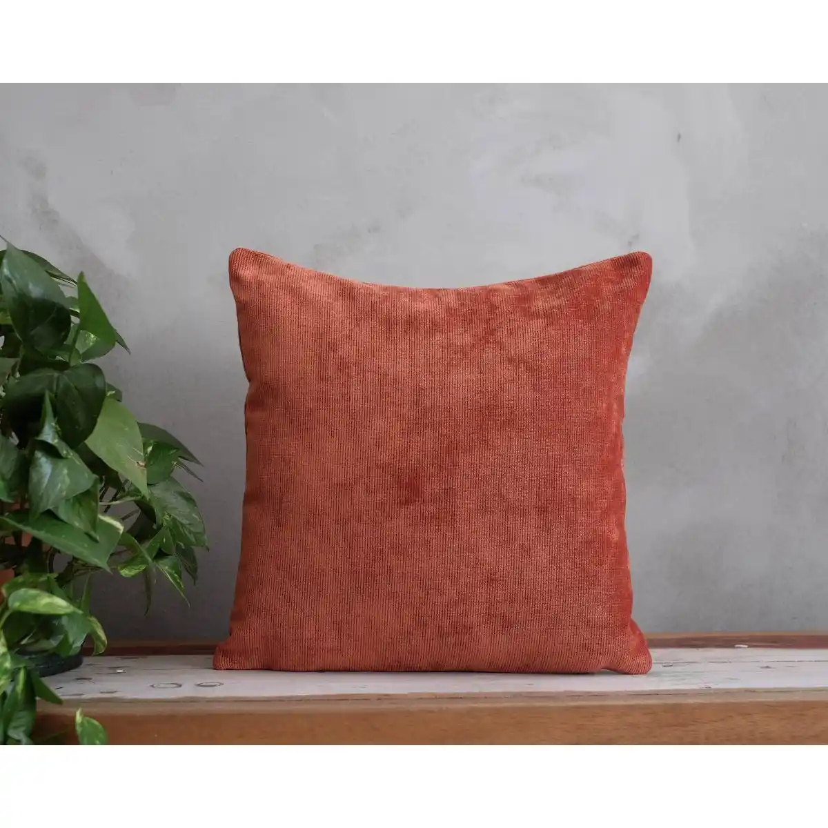 Kiremit Rengi Yastık Kılıfı ile Dekorasyonda Sıcaklık ve Şıklık Sağlama Rehberi