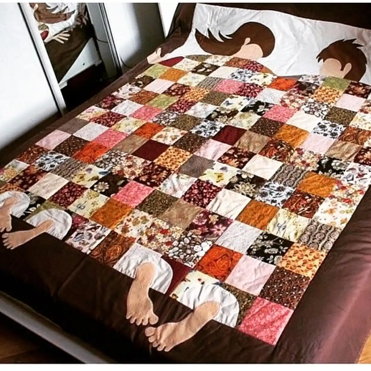 Kırk Yama Patchwork Yatak Örtüsü: El Yapımı Dekoratif ve Sıcaklık Katıcı Parça