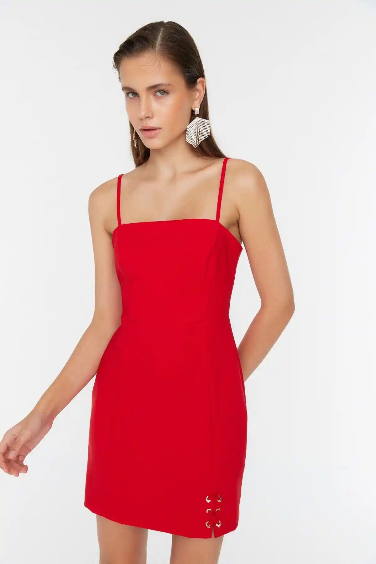 Kırmızı Aksesuarların Dekorasyondaki Gücü ve Mekanlara Katkıları