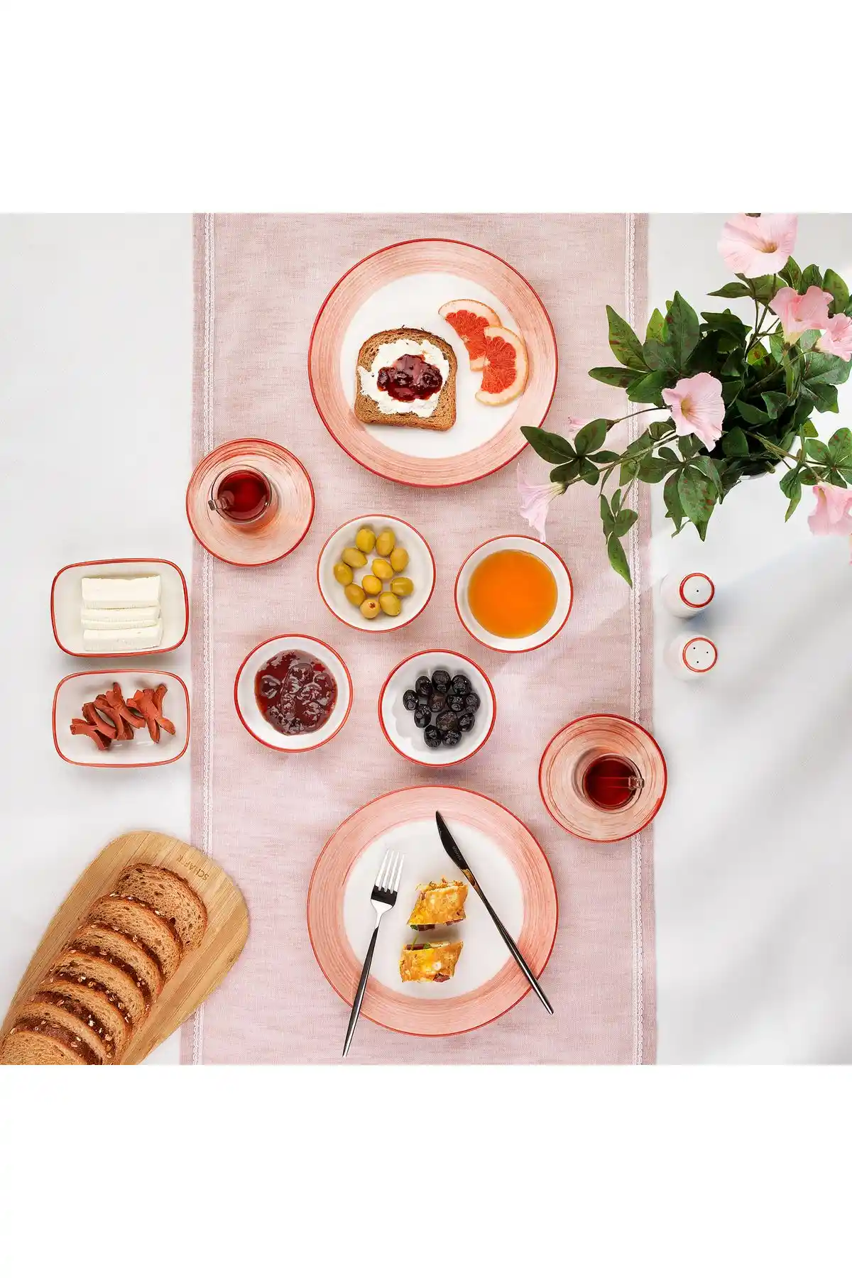 Kırmızı Kahvaltı Takımıyla Şık ve İşlevsel Mutfak Dekorasyonu Rehberi