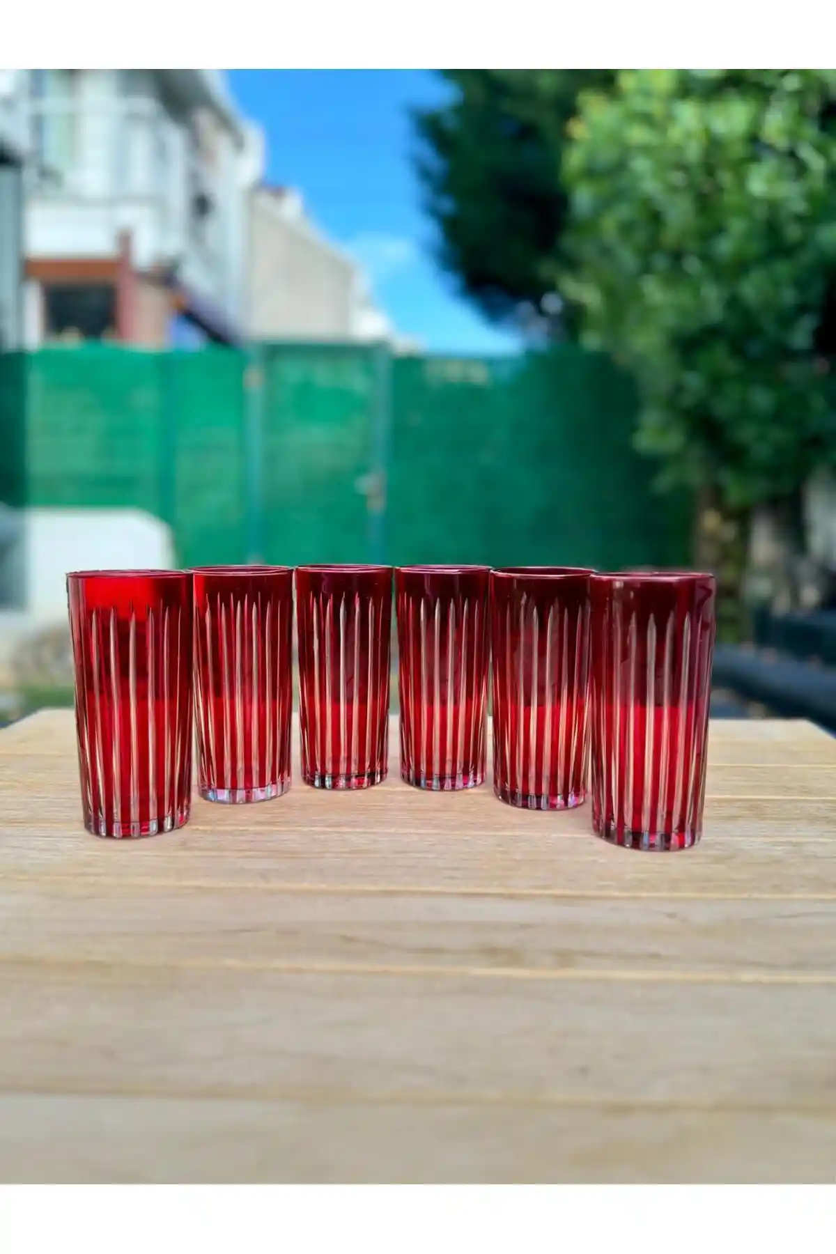 Kırmızı Kahve Yanı Bardağıyla Dekorasyonda Şıklık ve Fonksiyonellik Rehberi