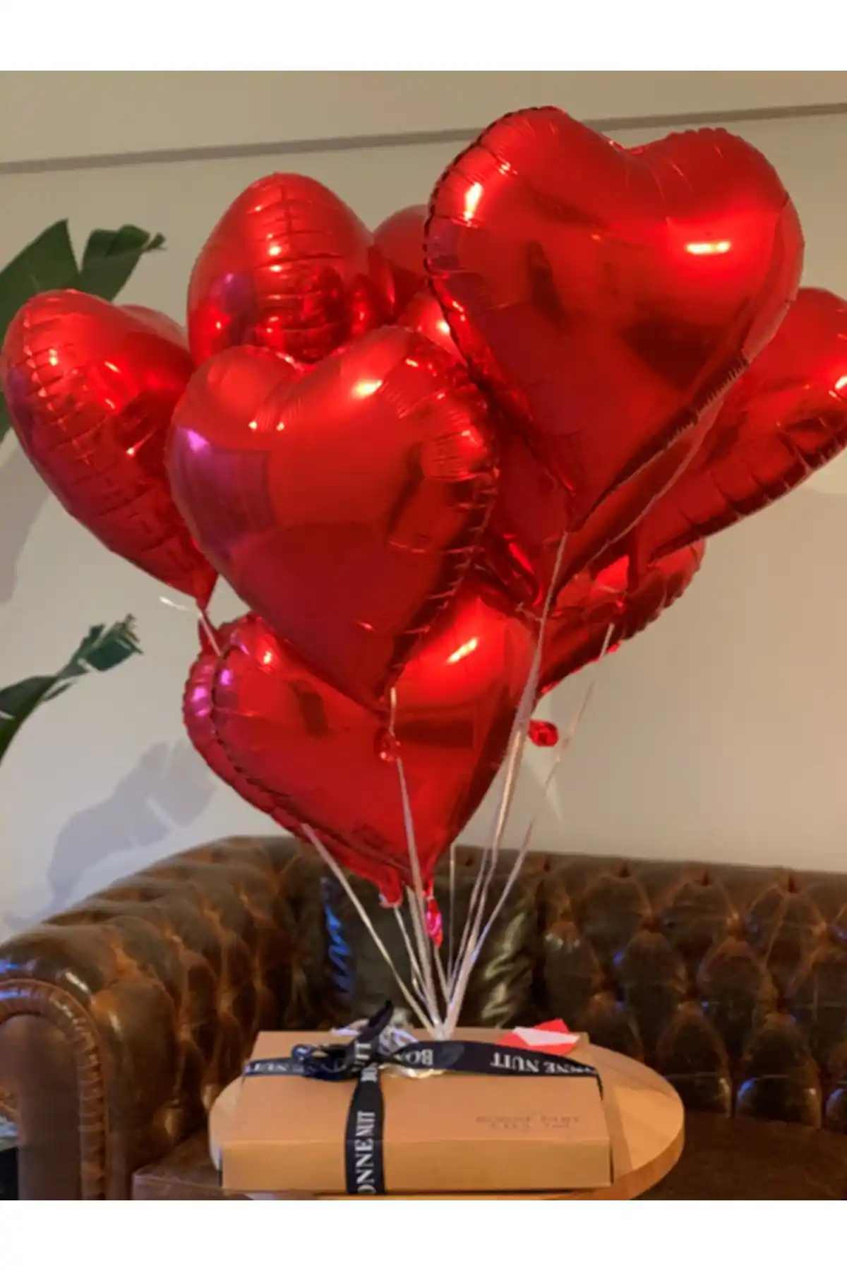 Kırmızı Kalp Balonlarıyla Dekorasyon: Romantizm ve Neşenin Şık Kullanım Yöntemleri