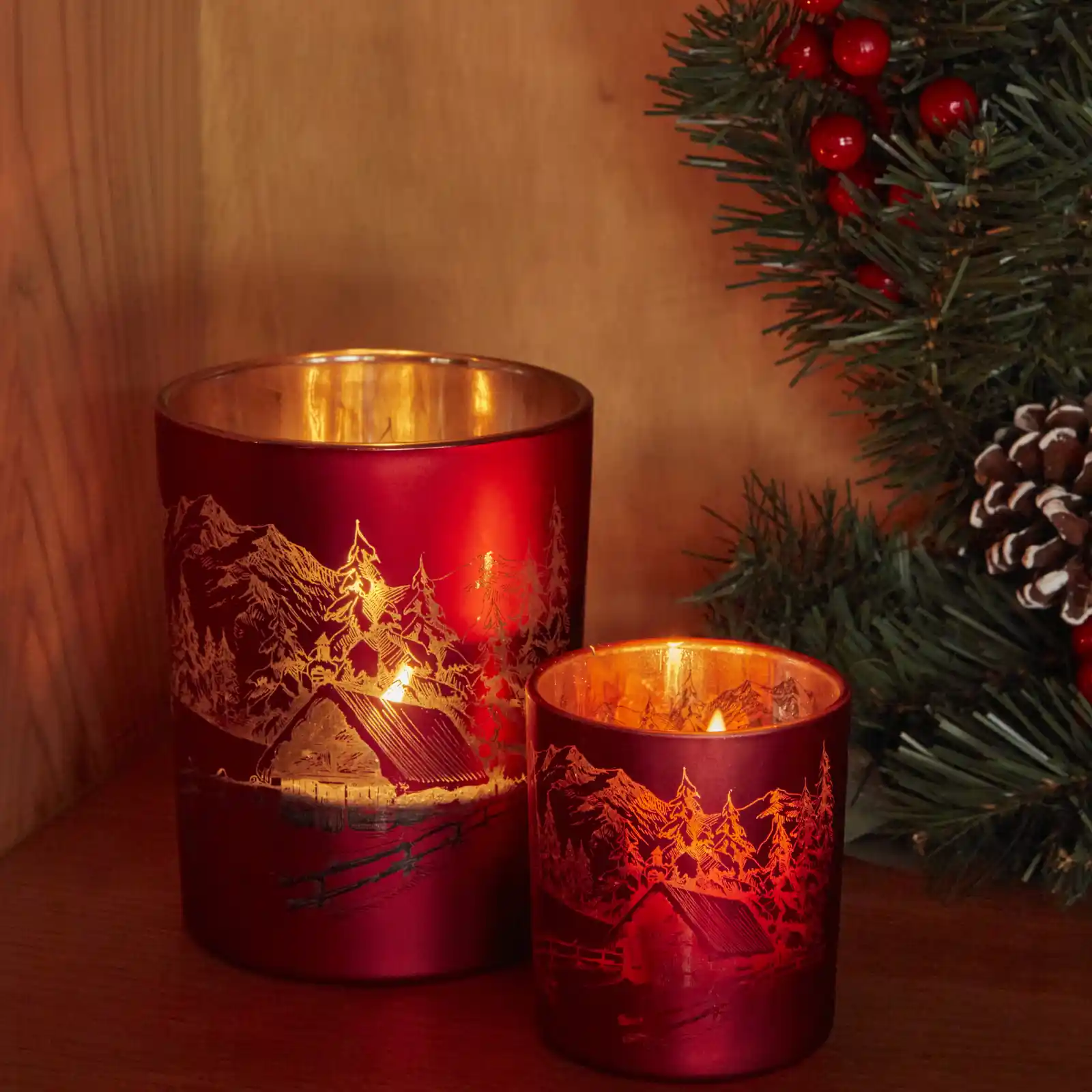 Kırmızı Mumluklarla Dekorasyonunuzu Şık ve Enerjik Hale Getirin