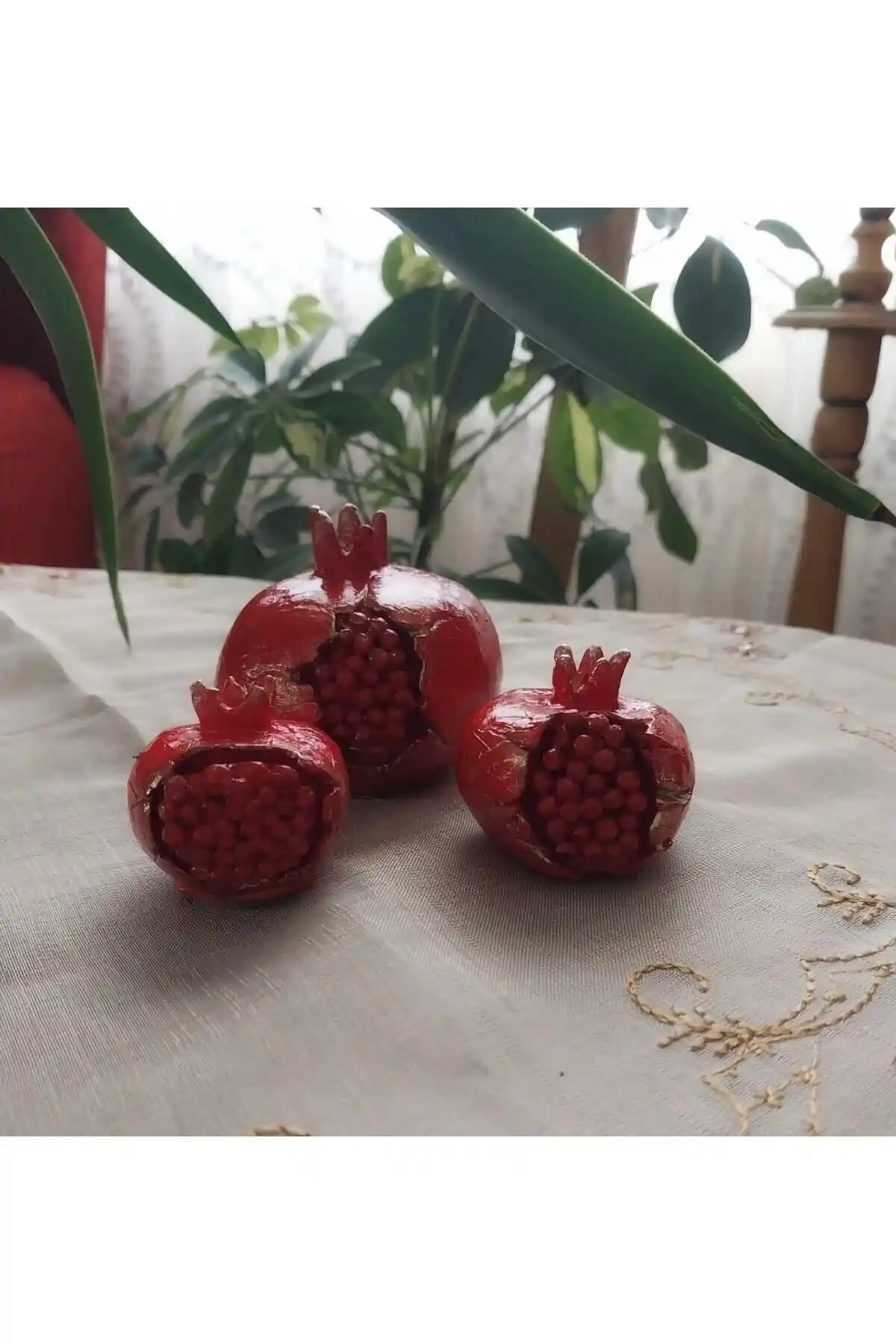 Kırmızı Nar Bibloyla Dekorasyonda Zarif ve Anlamlı Dokunuşlar Yapın