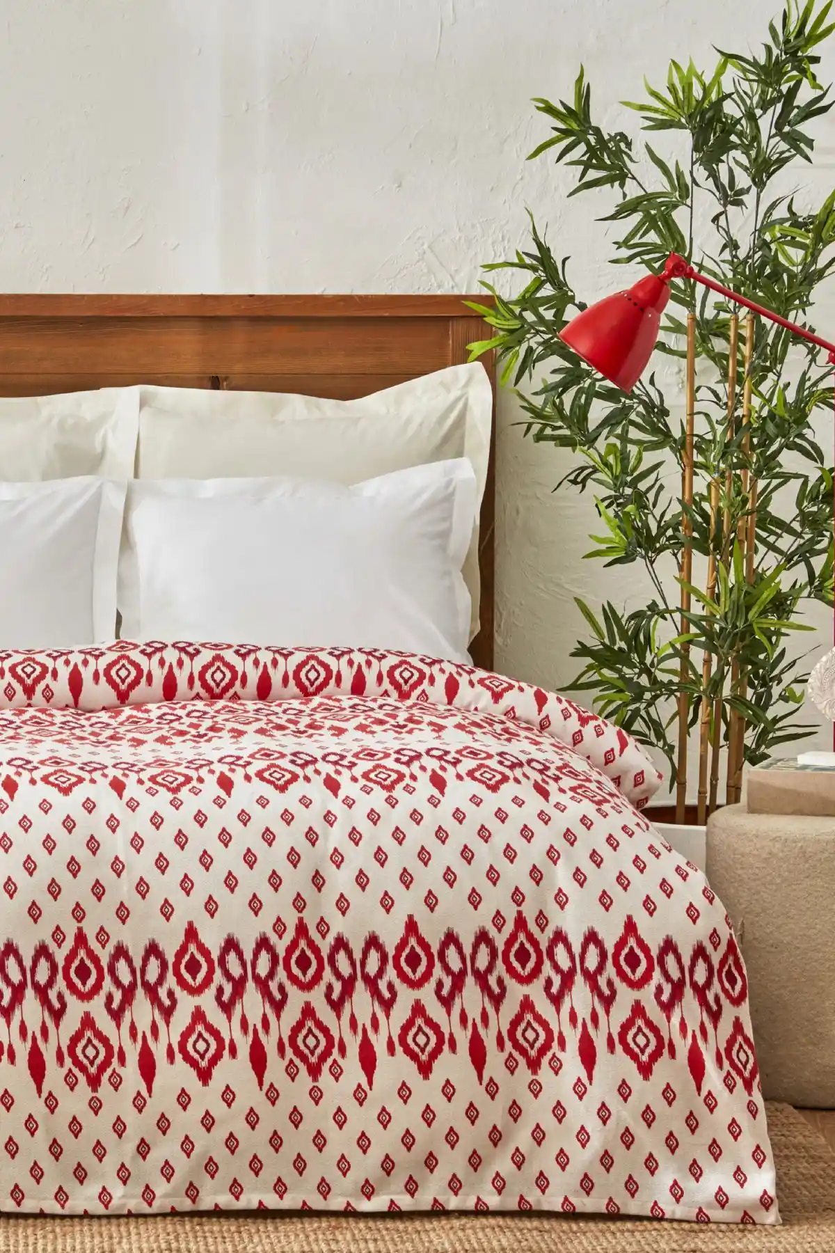 Kırmızı Pike ile Dekorasyonda Canlılık ve Şıklık Yaratmanın Yolları