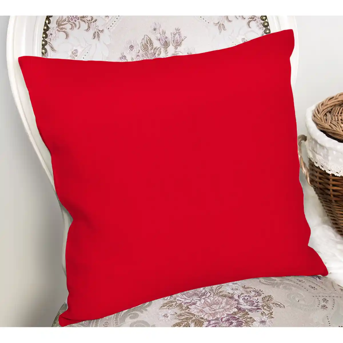 Kırmızı Yastık Kılıfı ile İç Mekanlara Enerji ve Şıklık Katmanın Yolları