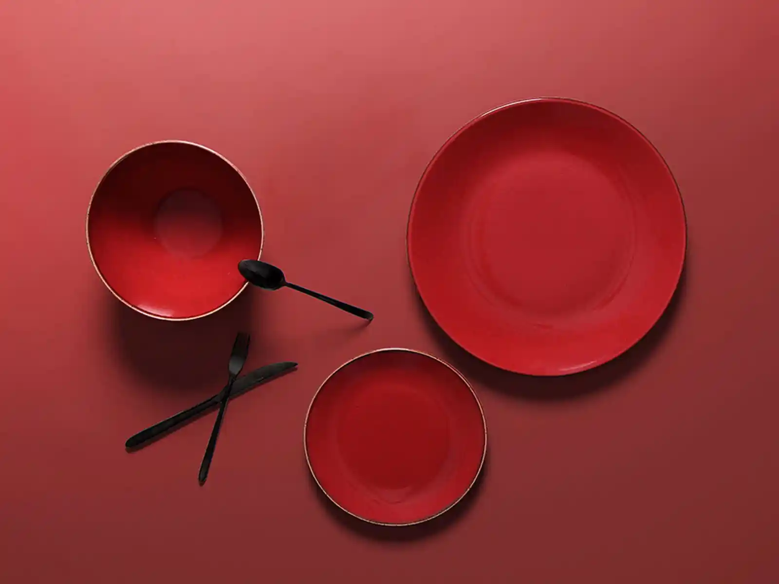 Kırmızı Yemek Takımıyla Dekorasyonunuzu Canlandırma ve Şıklık Katma Rehberi