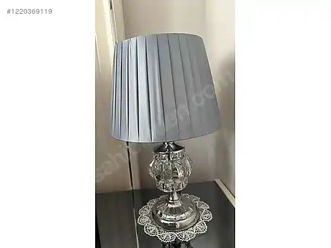 Kısa Lambaderlerle Modern Dekorasyonda Şıklık ve Fonksiyonellik Sağlama