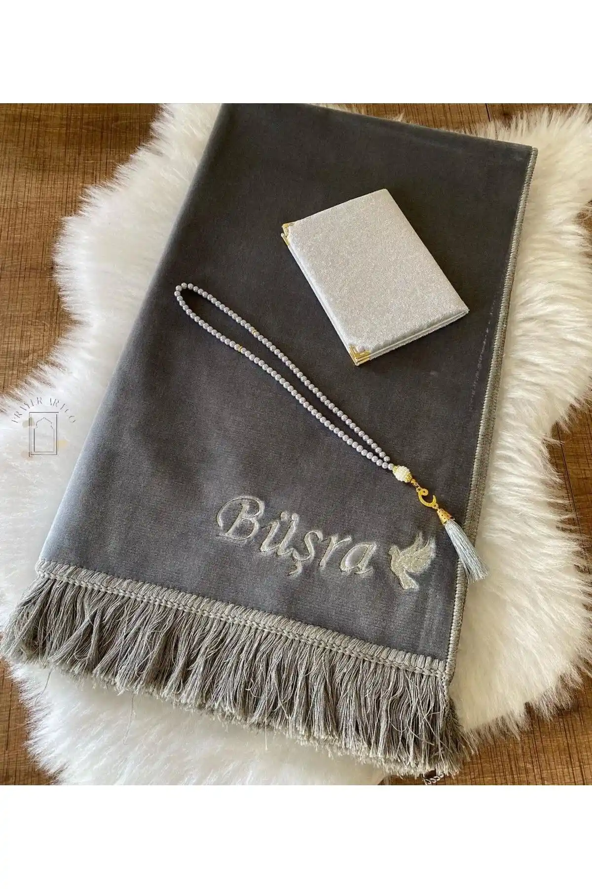 Kişiye Özel İsimli Seccade ile Manevi Atmosferinizi Güçlendirin ve Dekorasyonunuza Şıklık Katın