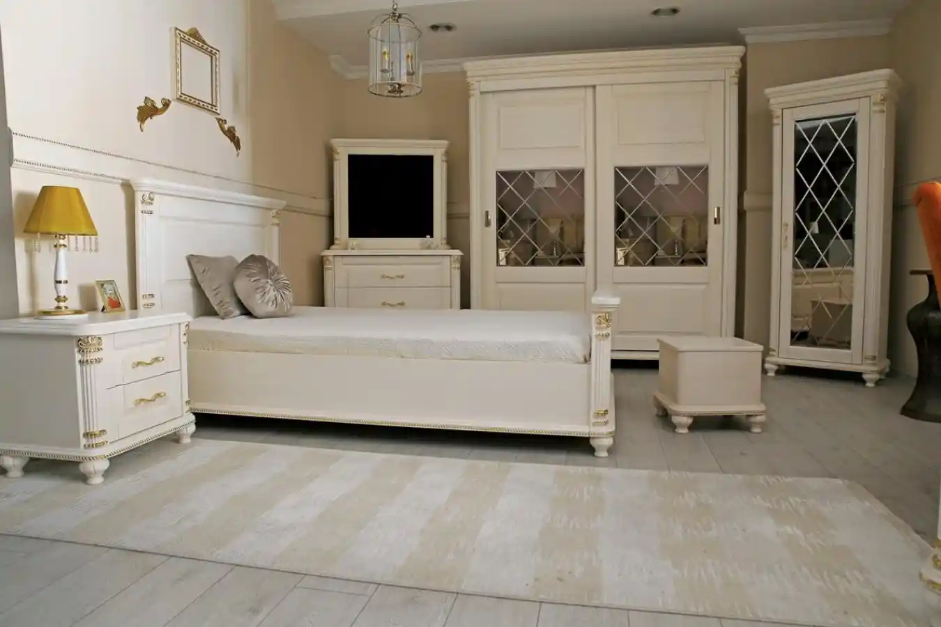 Klasik Genç Odası Dekorasyonu: Zarif ve İşlevsel Tasarımlar İçin Rehber