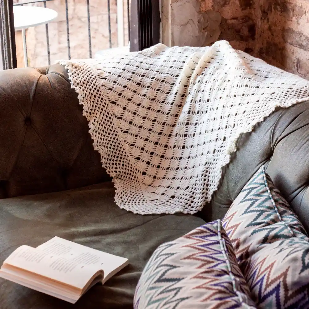 Koltuk Battaniyesi Kullanımıyla Dekorasyonda Estetik ve Konforun Buluşması