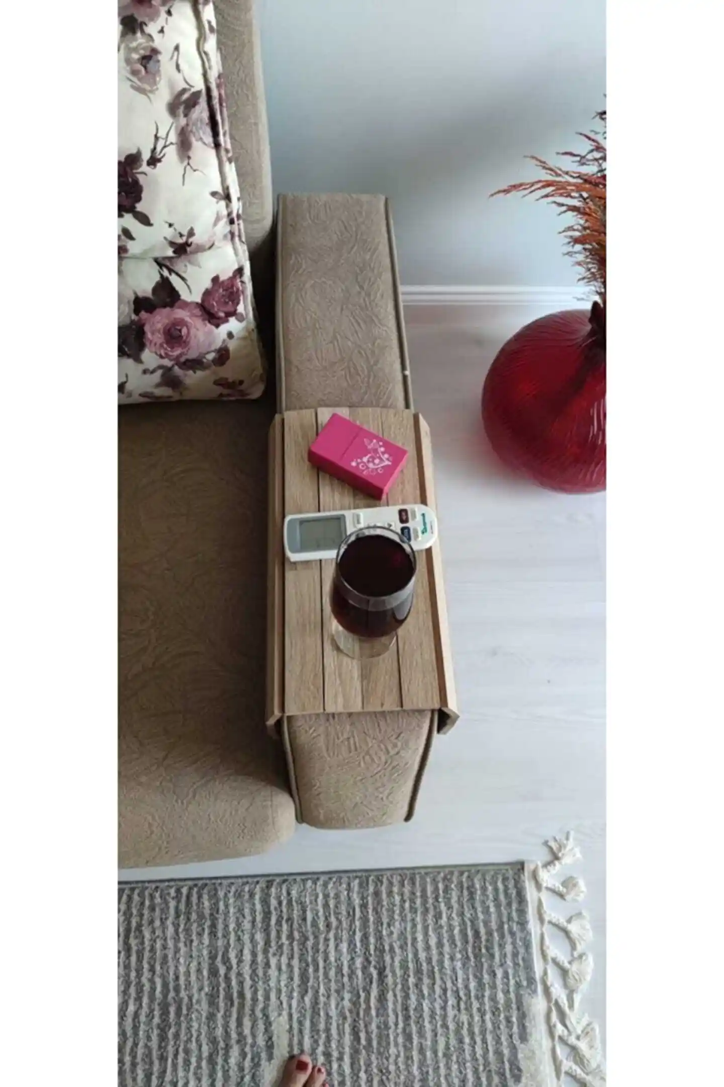 Koltuk Kolu Sehpası Seçenekleri ve Dekorasyon İpuçları Oturma Odalarınız İçin