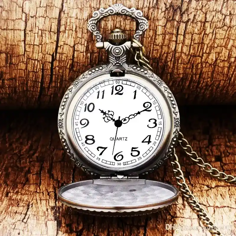 Köstekli Saatler: Tarih ve Estetiğin Buluştuğu Dekoratif Parçalar