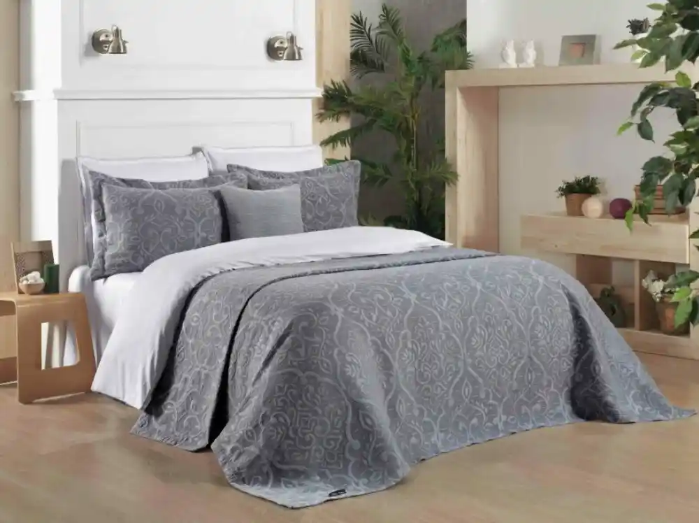 Koyu Gri Yatak Örtüsü ile Modern ve Zarif Yatak Odası Dekorasyonu Rehberi