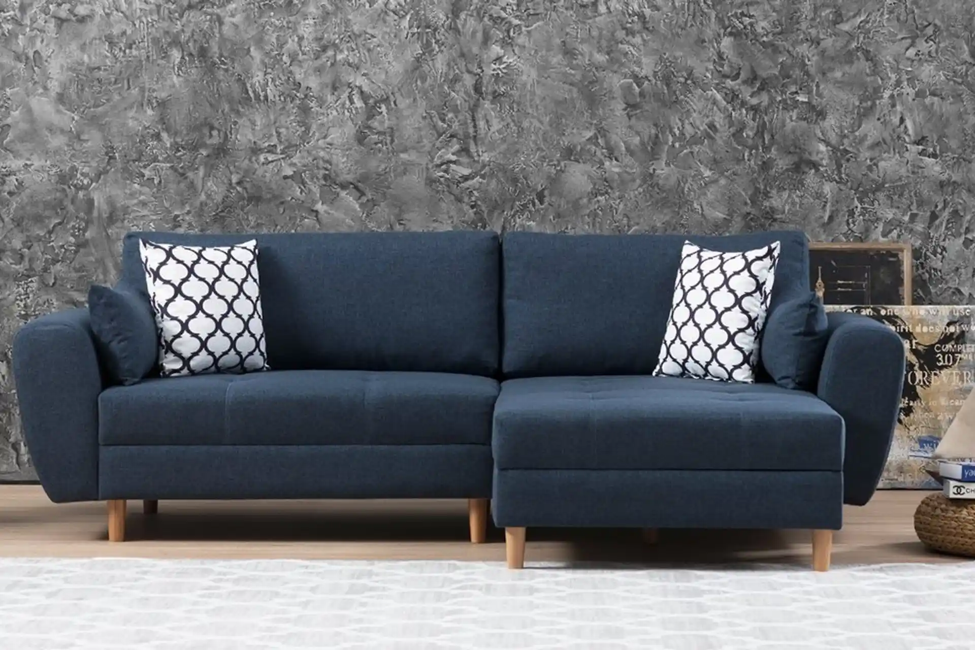 Koyu Mavi Koltuklar ile Modern ve Şık Oturma Odası Dekorasyonu Rehberi