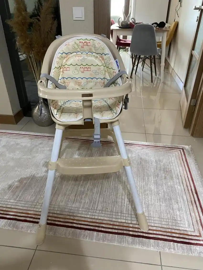 Kraft Bebek Mama Sandalyesi: Modern ve Şık Tasarımıyla Dekorasyonunuza Uyum Sağlar
