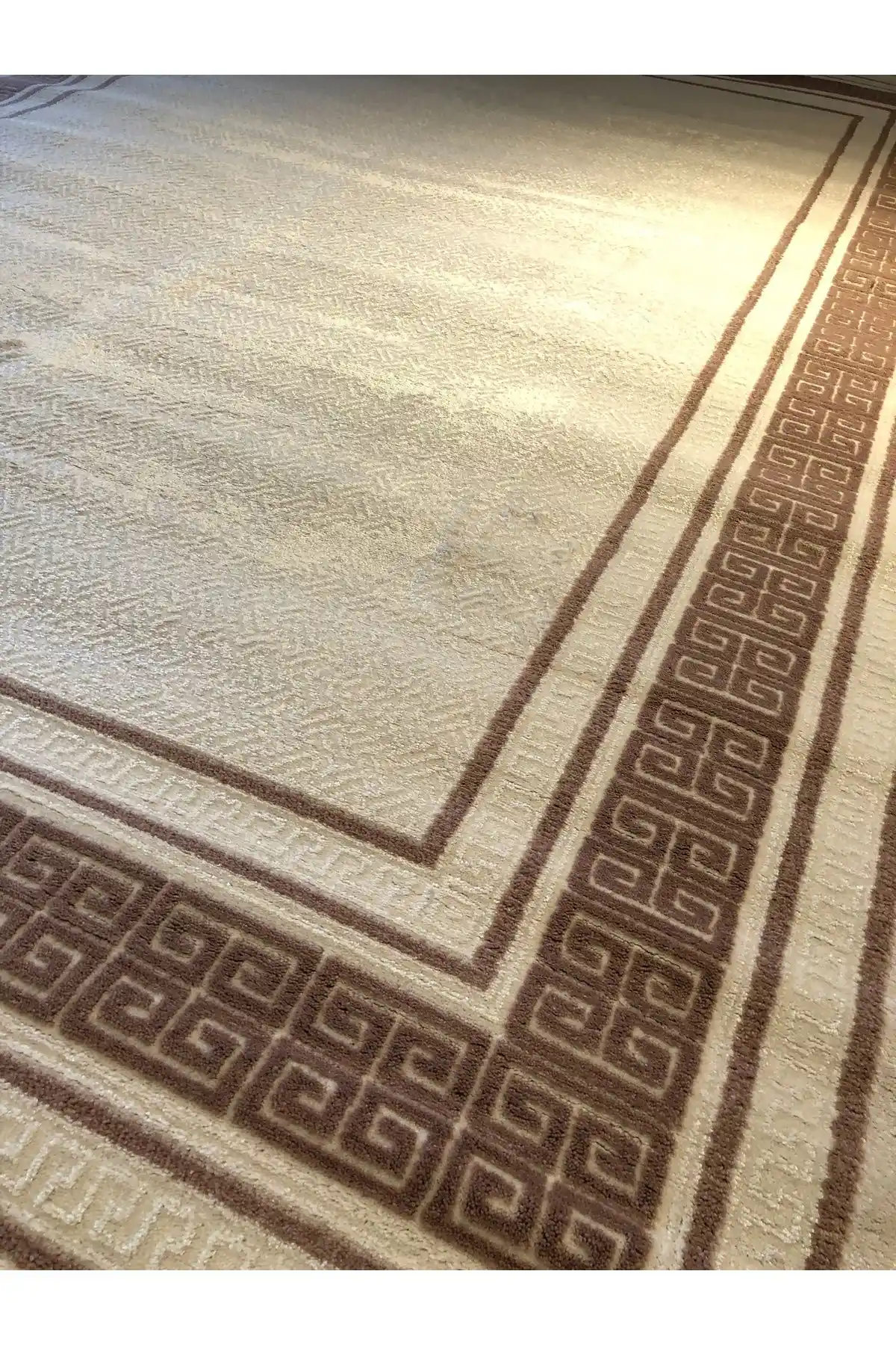 Krem Gül Kurusu Halılar ile Dekorasyonda Zarafet ve Sıcaklık Yaratmanın Yolları