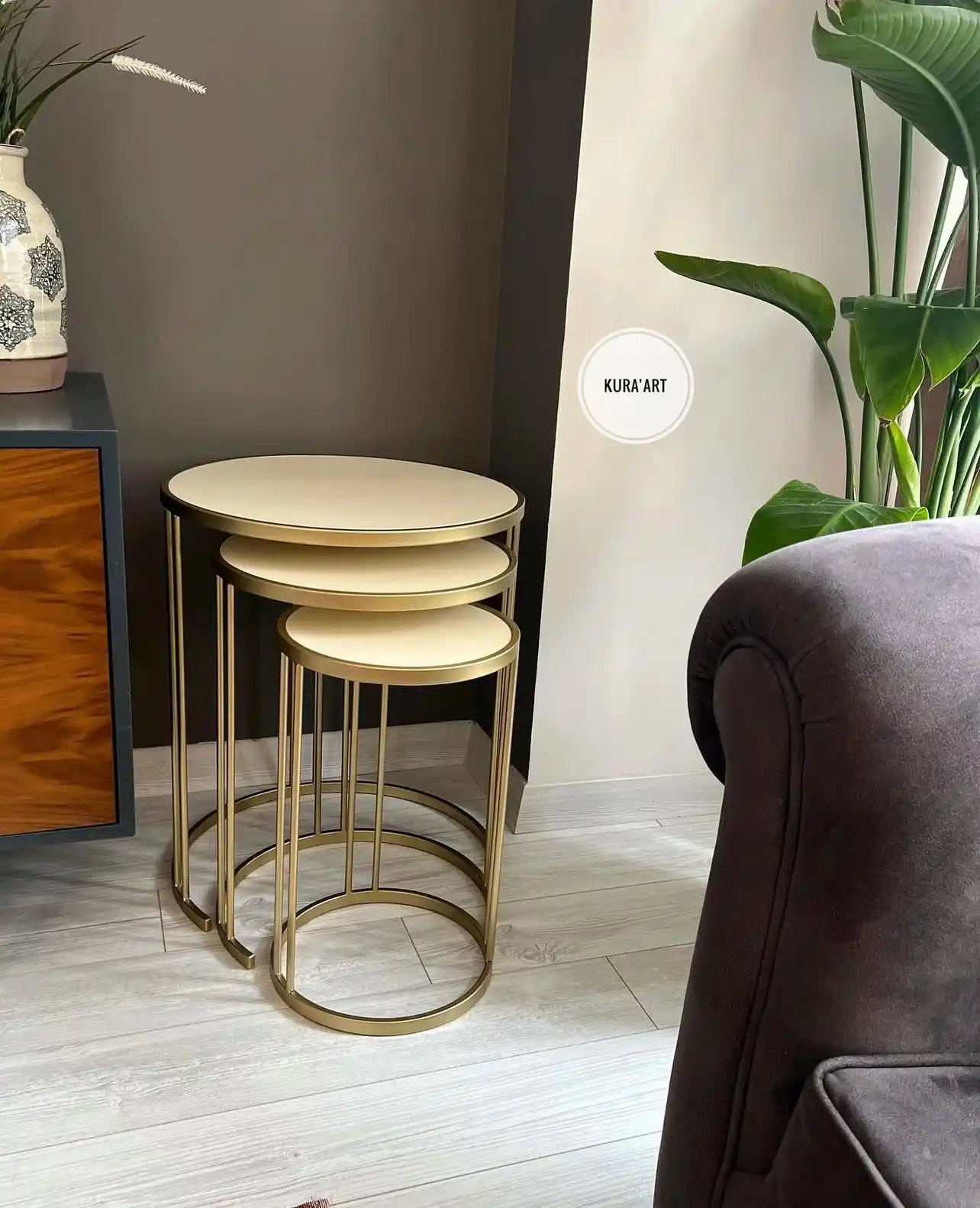 Krem Rengi Zigon Sehpa ile Dekorasyonunuzu Şıklık ve Fonksiyonellik ile Buluşturun