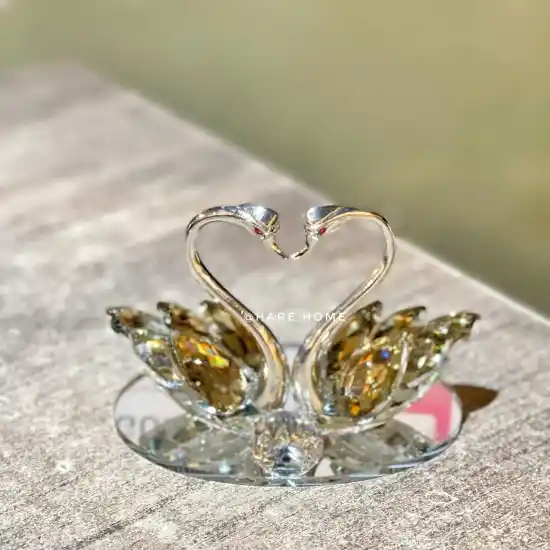 Kristal Kuğu Biblo ile Şık ve Anlamlı Dekorasyon Çözümleri