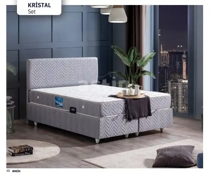 Kristal Setleri ile Dekorasyonda Zarafet ve Şıklık Yaratma Rehberi