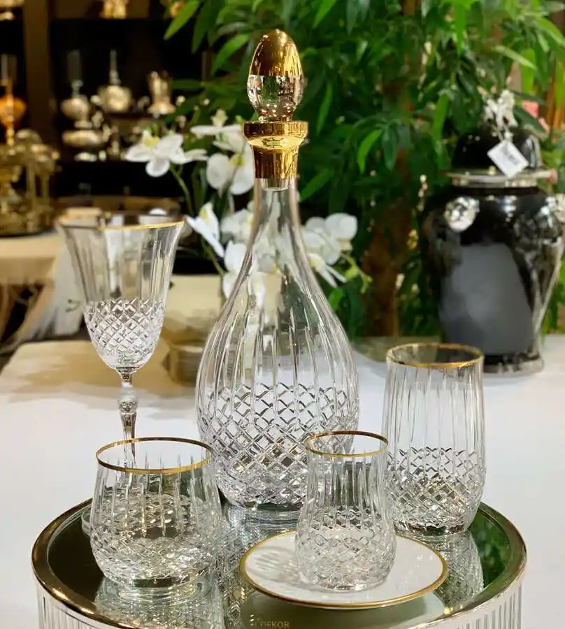 Kristal Takımlarıyla Dekorasyonunuzu Şıklık ve Zarafetle Yükseltin