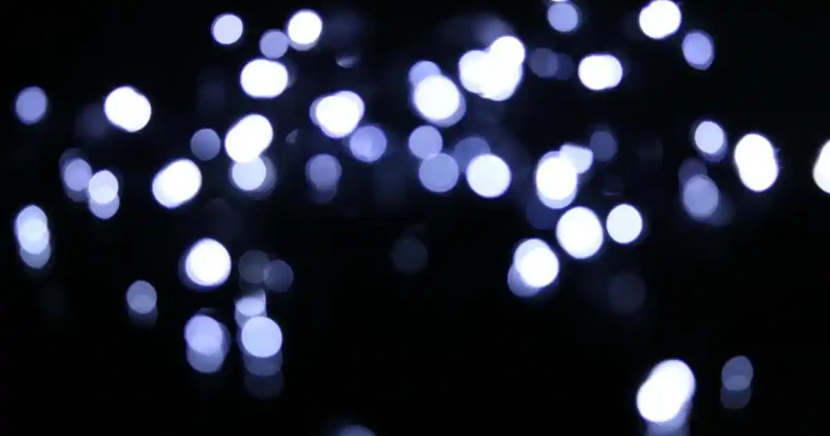 Krom Renginin Dekorasyonda Kullanımı ve Modern Mekanlara Katkıları