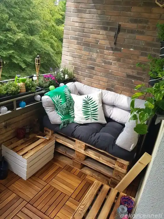 Küçük Balkonlar İçin İşlevsel ve Şık Mobilya Seçenekleri Rehberi