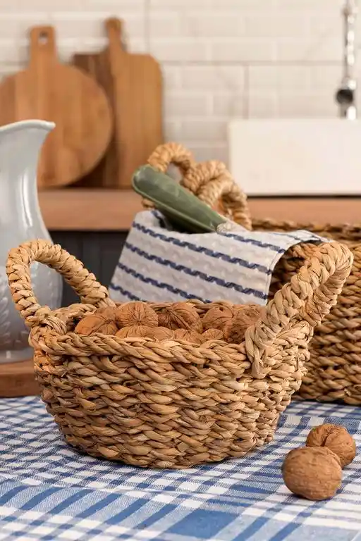 Küçük Hasır Sepetlerle Dekorasyonda Şıklık ve Pratiklik Sağlayan Çözümler