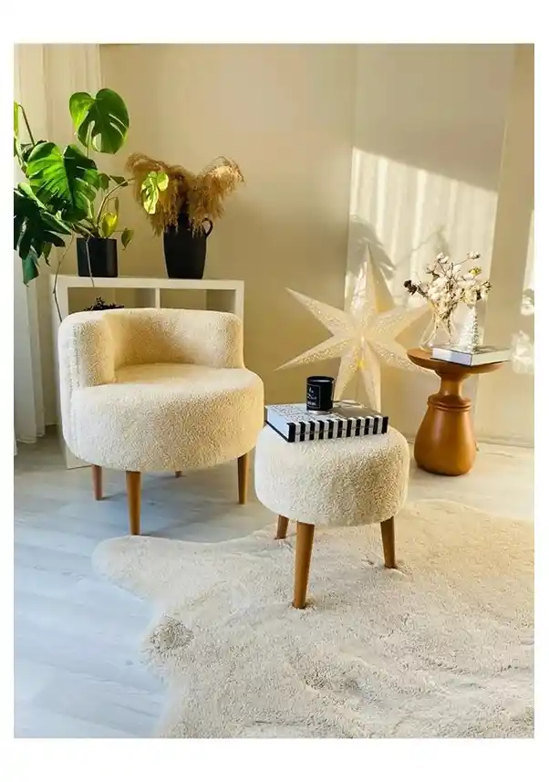 Küçük Koltuk Tekli Dekorasyonda Fonksiyonellik ve Estetiğin Buluşması