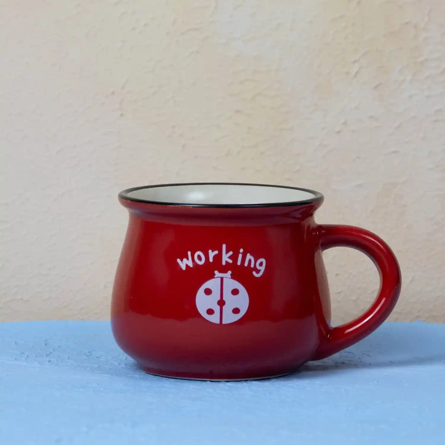 Küçük Kupalarla Dekorasyonda Şıklık ve Fonksiyonellik Nasıl Sağlanır