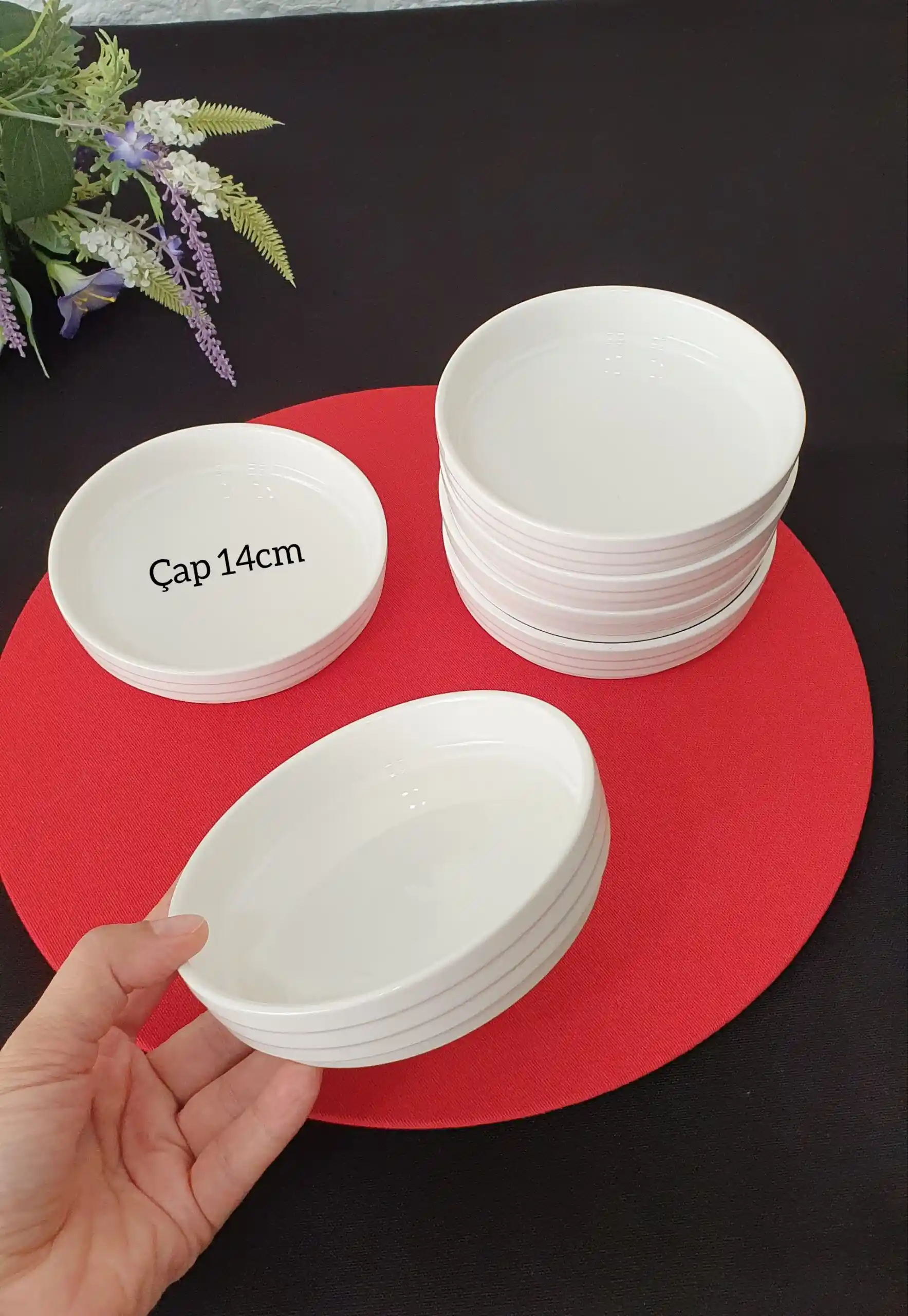 Küçük Porselen Tabaklar ile Dekorasyonda Zarafet ve İşlevsellik Rehberi