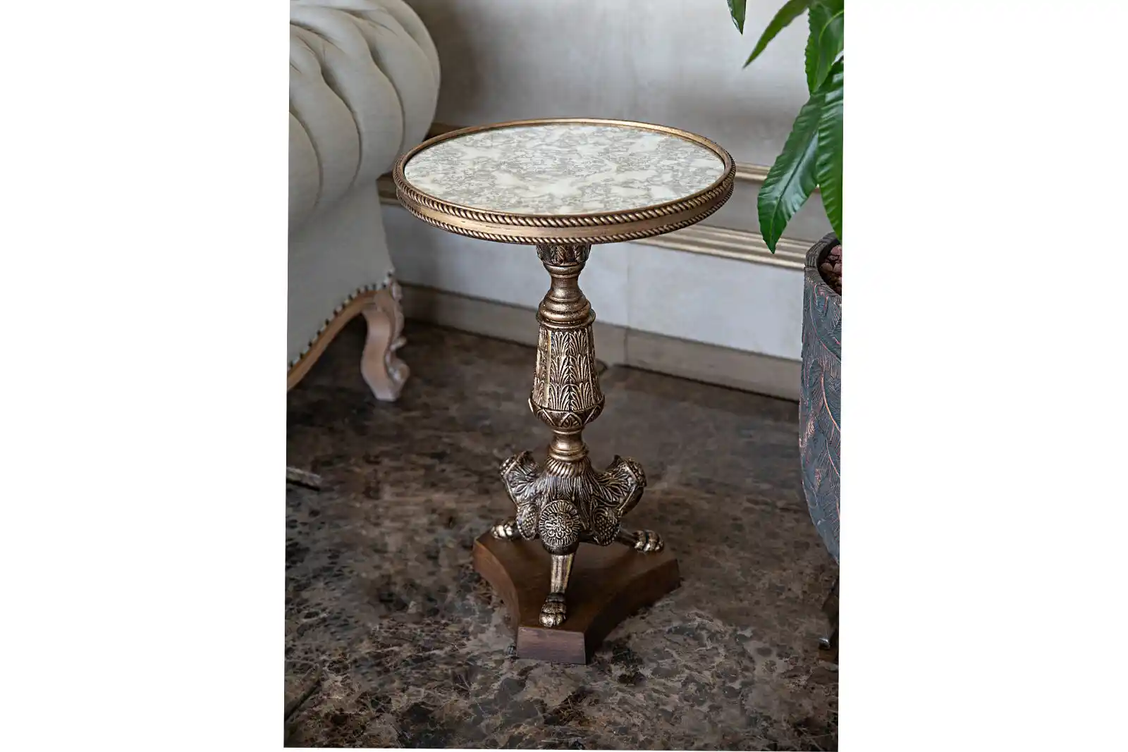 Küçük Sehpa Dekorasyonunda Şıklık ve Fonksiyonellik İpuçları ve Seçim Rehberi