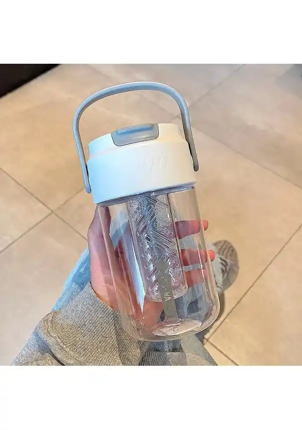 Küçük Su Şişeleri ile Dekorasyonda Yenilikçi ve Şık Dokunuşlar Yapmak