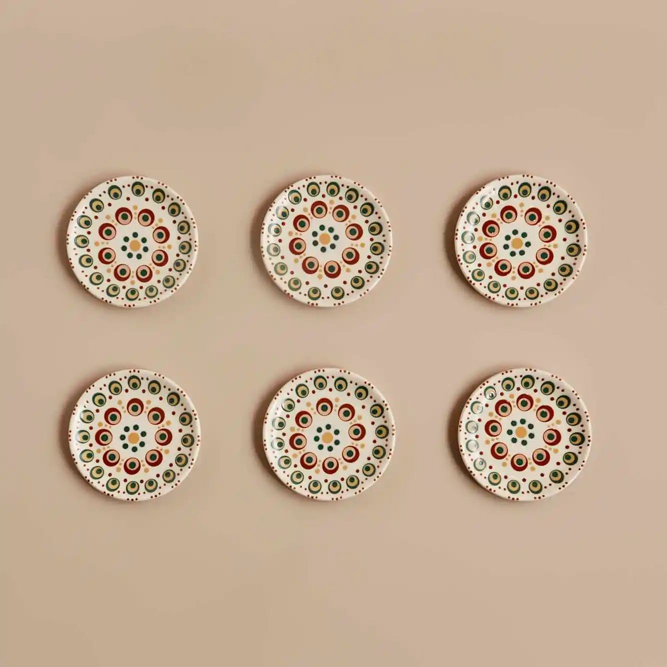 Küçük Tatlı Tabağı Dekorasyonda Şıklık ve İşlevselliğin Buluşması