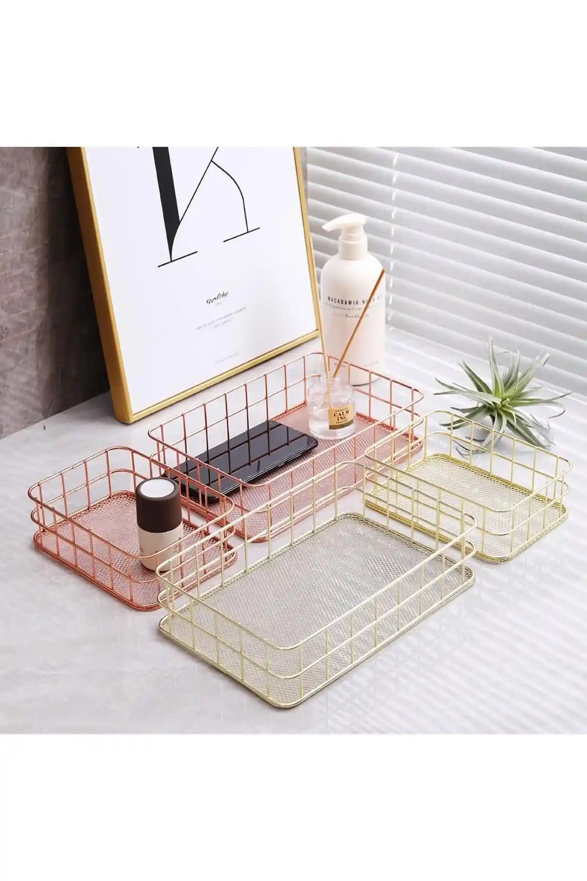 Küçük Tel Sepetlerle Dekorasyonda Zarafet ve İşlevselliğin Birleşimi