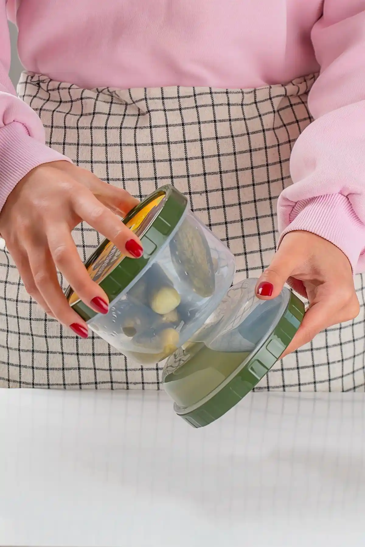 Kum Saati ve Turşuluk Dekorasyonu: Günlük Objelerle Estetik ve Fonksiyonel Mekanlar