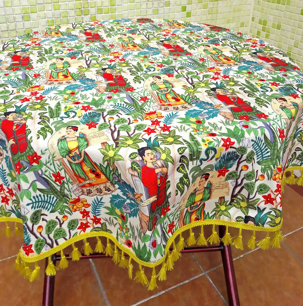 Kumaş Yuvarlak Masa Örtüsü Modelleri ile Dekorasyonunuza Şıklık Katın